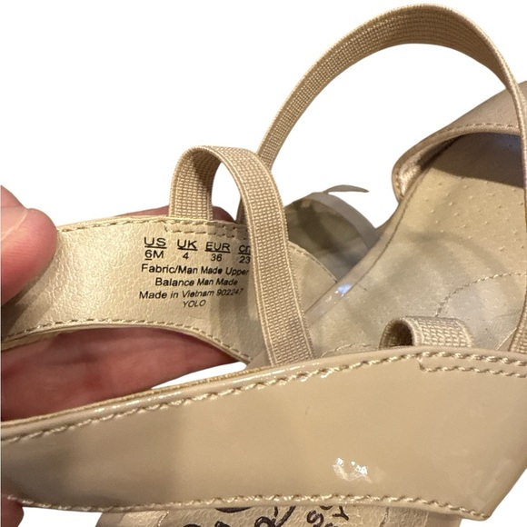 LifeStride Women's Yolo Wedge Sandal - Picture 4 of 7